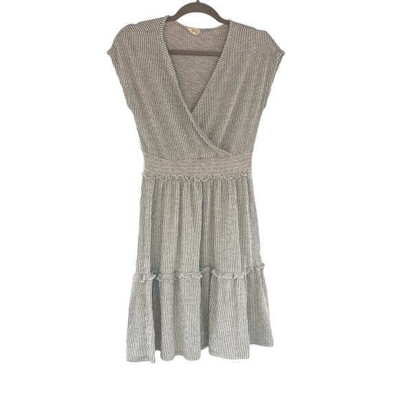 Caution to the Wind Dress Womans Size Gray White Stripe Gathered Waist Soft - Picture 1 of 8